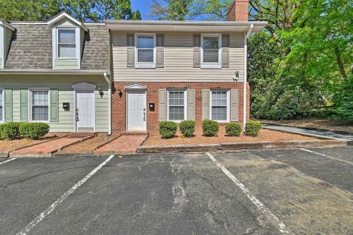 Downtown Southern Pines Townhome With Deck!