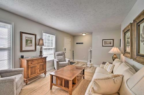Downtown Southern Pines Townhome With Deck!