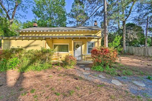 Adorable Secret Cottage Walk To Downtown!