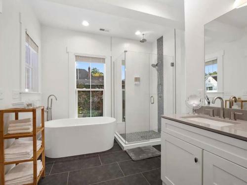 Historic Spacious 4 Bedroom With Free Parking