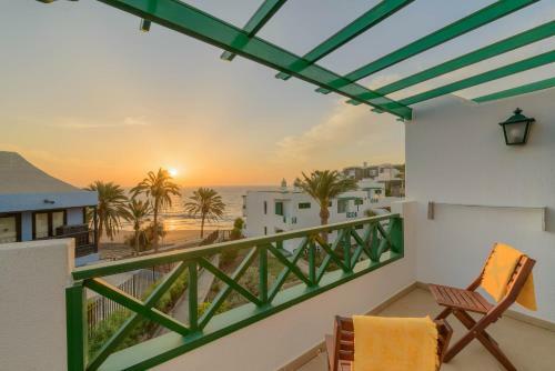 Delightful Front Beach Apartment. Sunrise Views!