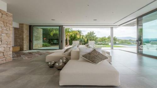 Modern Villa With Beautiful View