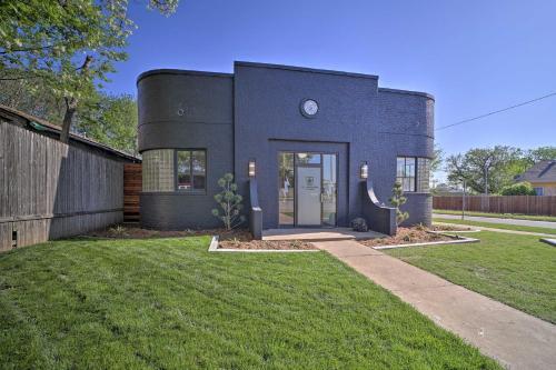 Modern Downtown Tulsa Friend Pad With Games!