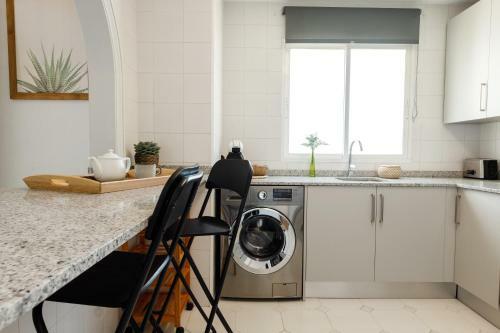 Spacious 2-bedroom Apartment With Free Parking