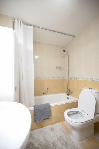 Spacious 2-bedroom Apartment With Free Parking