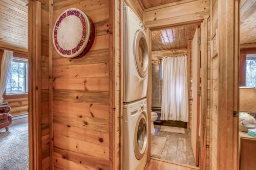 Sweet Log Cabin