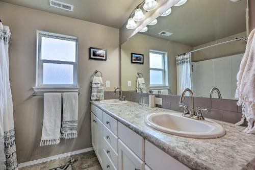 Chic Bend Home With Deck Less Than 3 Mi To Downtown!