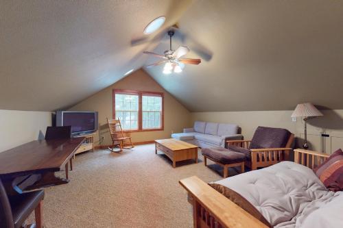 Jg Farm Lake Retreat