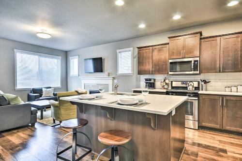 Charming Newberg Home Walk To Dtwn, Wineries