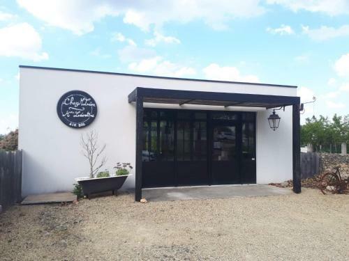 Chez Mr L�on Mme L�ontine