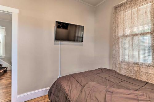 Charming Retreat With Yard - Near Dtwn Philly!