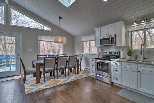 Charming Long Pond Home Near Emerald Lake!