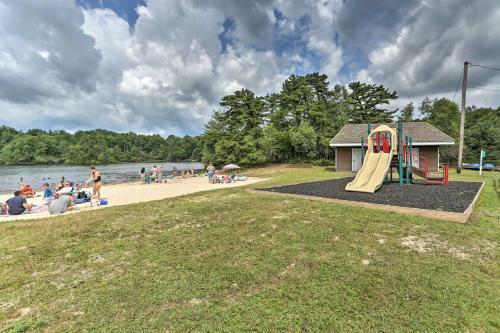 Charming Long Pond Home Near Emerald Lake!
