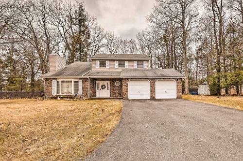 Family-friendly Tobyhanna Getaway With Yard!