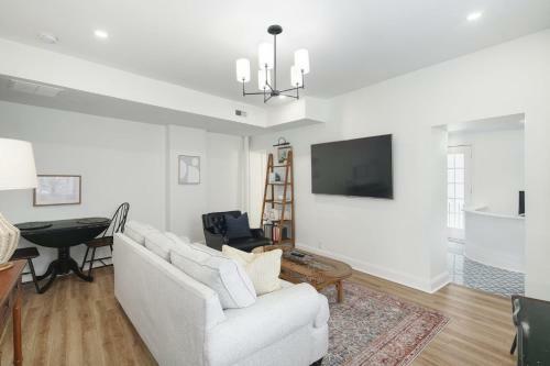 Spacious 2br Renovated Manayunk Apartment Including Parking
