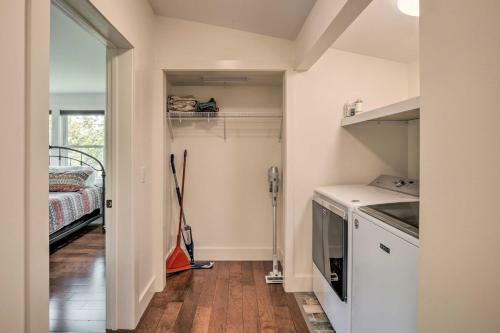 Cozy Cottage Yard And Deck, Walk To Downtown!