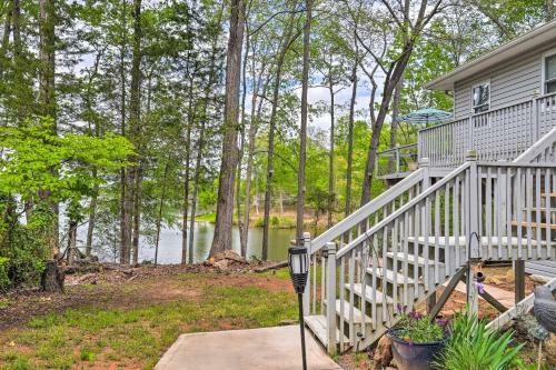 Lakeside Haven With Private Dock Fish And Swim!