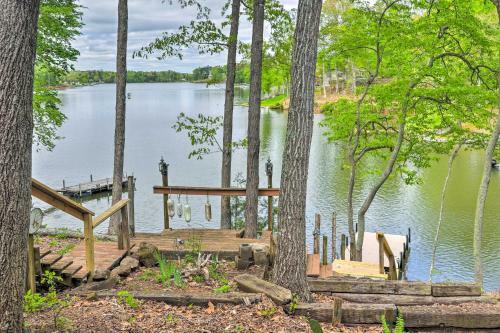 Lakeside Haven With Private Dock Fish And Swim!