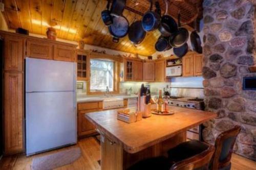 Thunderhead Falls Lodge