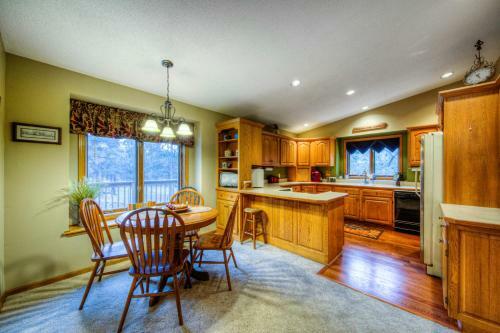 Crooked Canyon Lodge