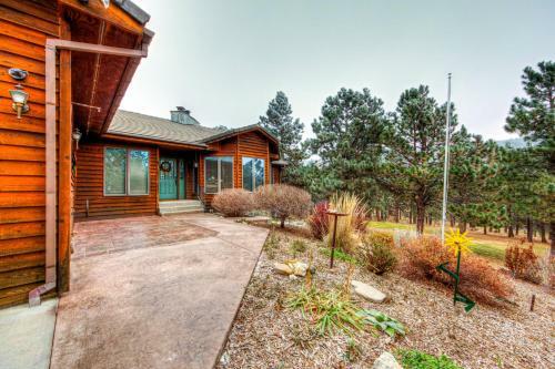 Crooked Canyon Lodge