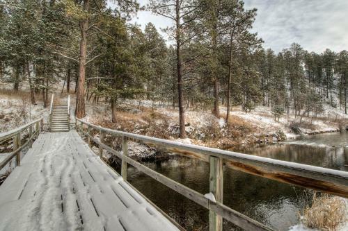 Rapid Creek Lodge