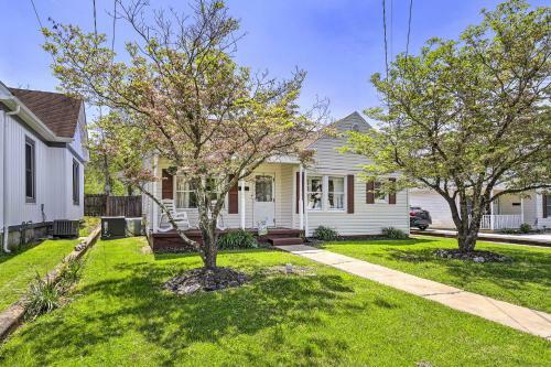 Sunny Bristol Home With Yard - Walk To Downtown