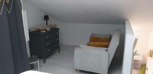 Maisonnette Au Bord De L Etang