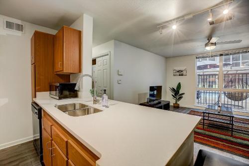 Frontdesk Rio West Apartments Austin