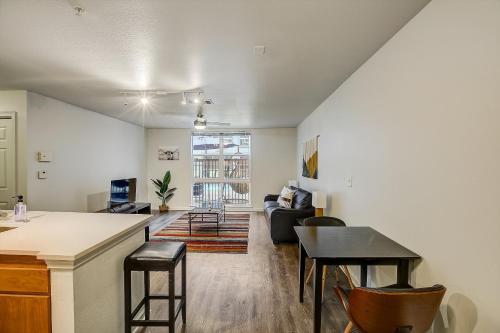 Frontdesk Rio West Apartments Austin