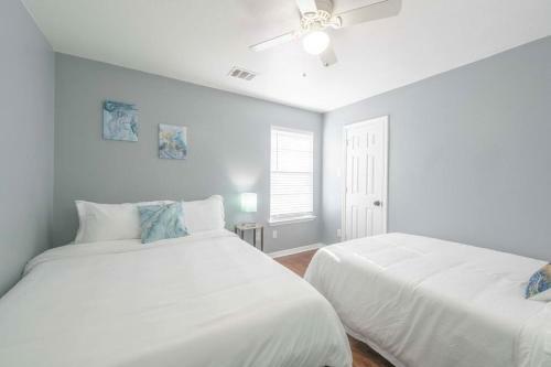 Elegant/4miles To Downtown/gameroom & Firepit