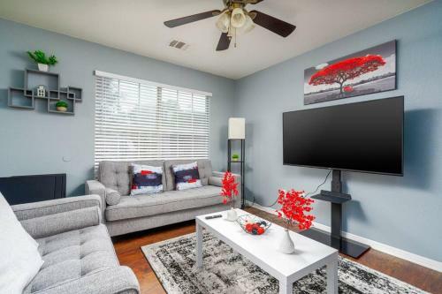Elegant/4miles To Downtown/gameroom & Firepit