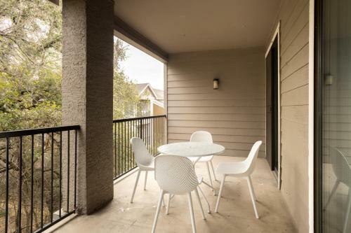 Wanderjaunt - Onyx Apartments Mcneil