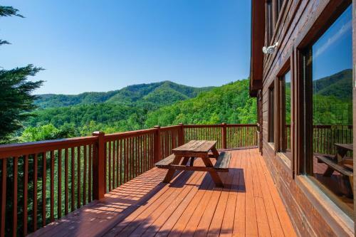 Highland View Hot Tub Pool Table Fireplace
