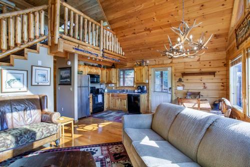 Highland View Hot Tub Pool Table Fireplace