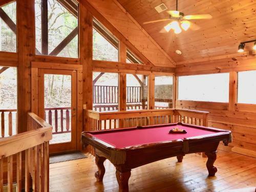 Smokey Max Cabin