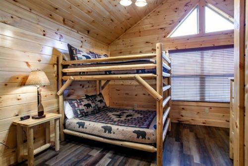Swimming Bears Lodge Two Cabins With Pools And Hottubs