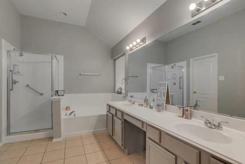 Spacious & Cozy Frisco Bling Home