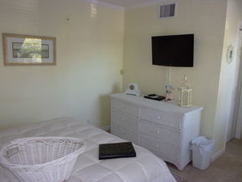 Hotel Marco Island Lakeside Inn