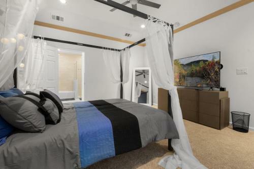 Gorgeous Downtown 4 Bedroom