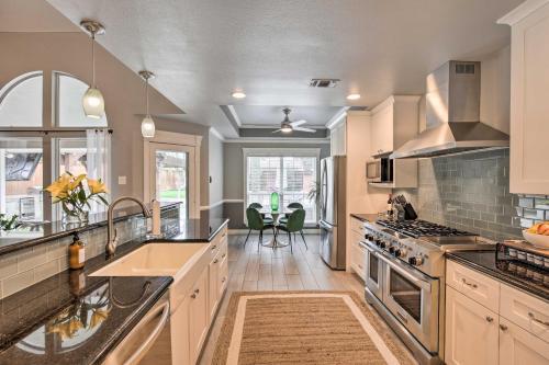Updated Dallas Getaway With Outdoor Kitchen!