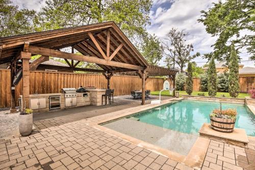 Updated Dallas Getaway With Outdoor Kitchen!