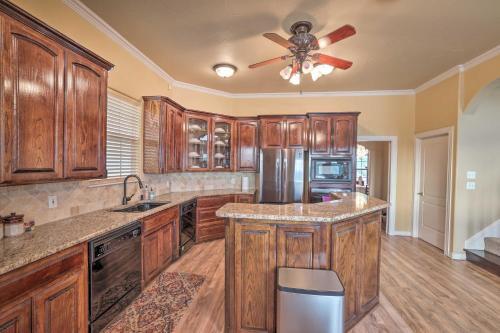 Luxurious River Oaks Home With Expansive Views!