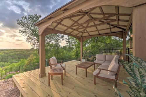 Luxurious River Oaks Home With Expansive Views!