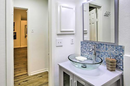 Charming Houston Home - Walk To Restaurants!