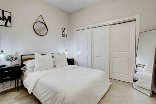Apartamento Centrally Located 2br Condo Suite W/ Downtown View