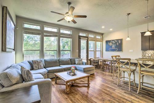 Family-friendly Spring Townhouse With Backyard!