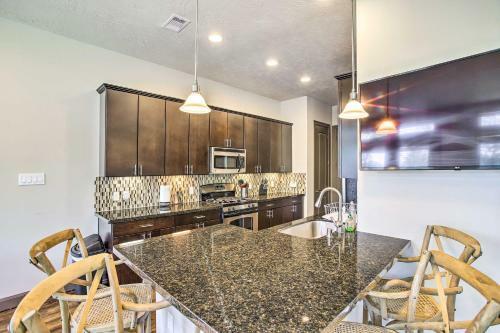 Family-friendly Spring Townhouse With Backyard!