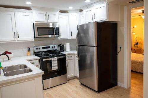 Apartamento Cozy Designer Condo For Ideal Comfort!