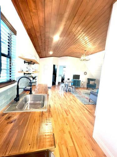 Apartamento Getaway Oasis W/huge Deck + Pool/spa - Lake Conroe